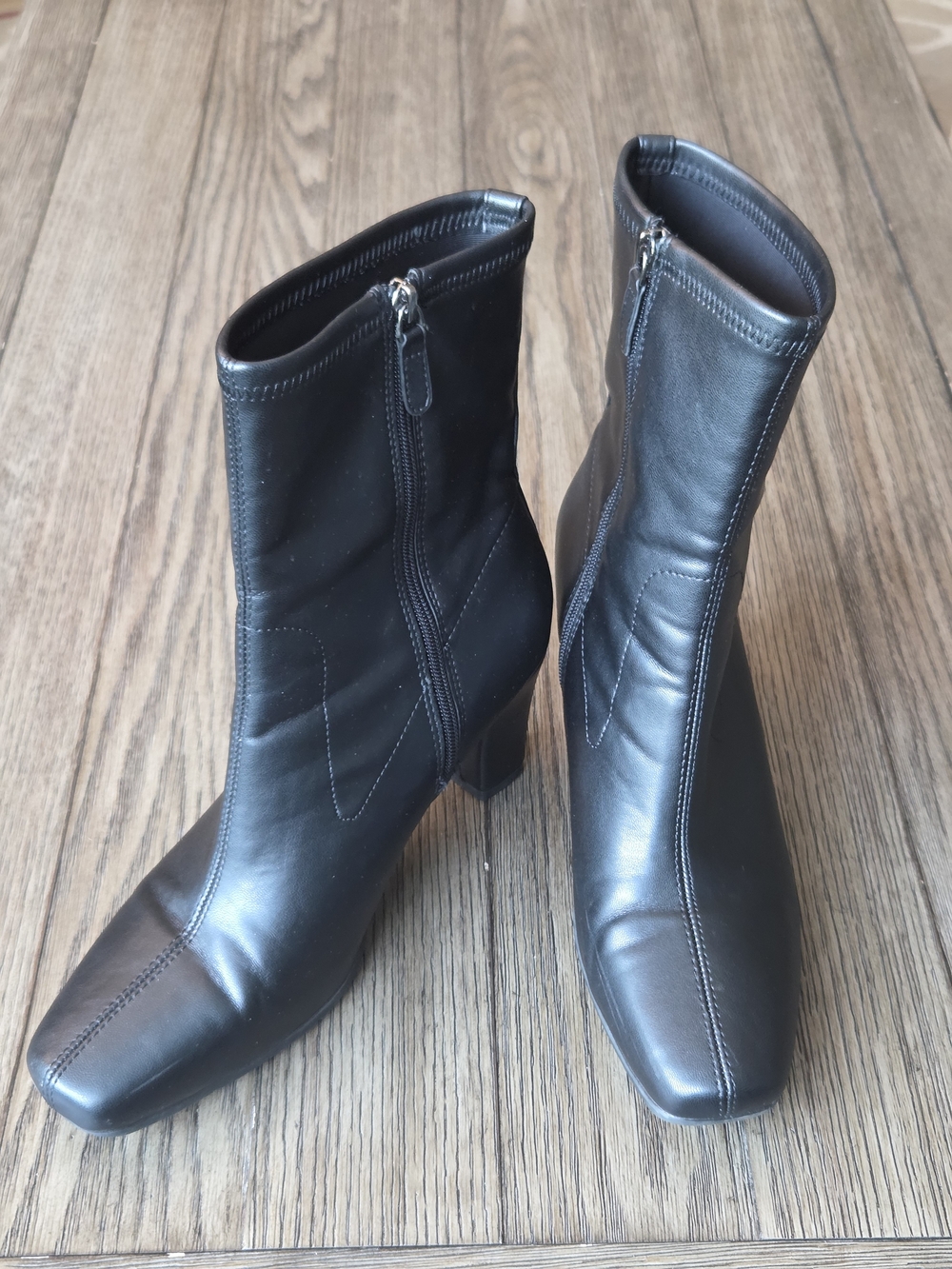 Aerosoles Cinnamon Black Square Toe Ankle Boots - Size 10